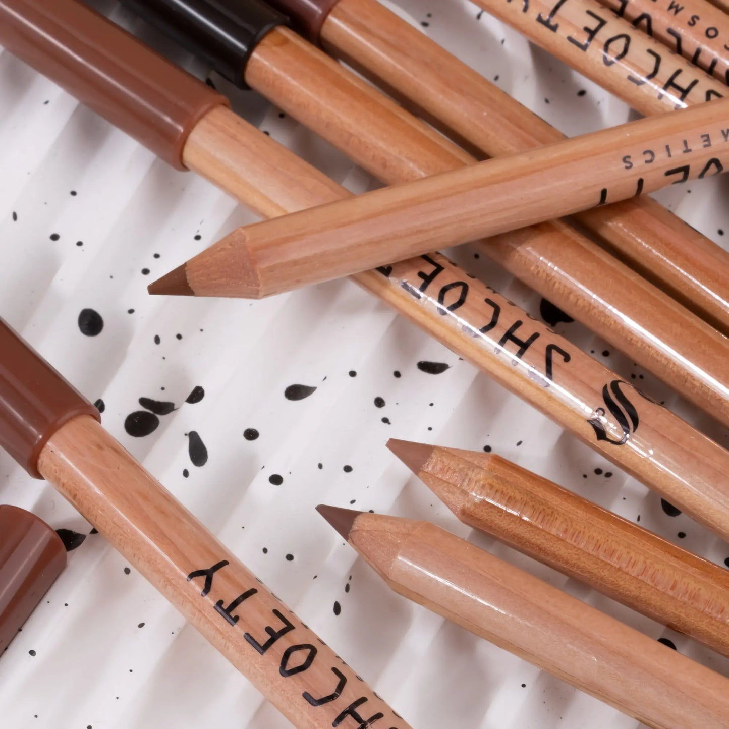 12 Pcs Nude Lip Liner Set, Natural Wood Lip Pencil Kit, Creamy Smooth Matte Formula, Long-Lasting Smudge-Resistant Lip Contour Pencils for Defined Lip Shape, Easy to Apply, Blend and Layer for Daily.